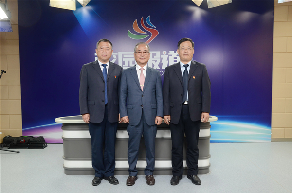 柳在元与郝延秋、李京辉合影留念.jpg