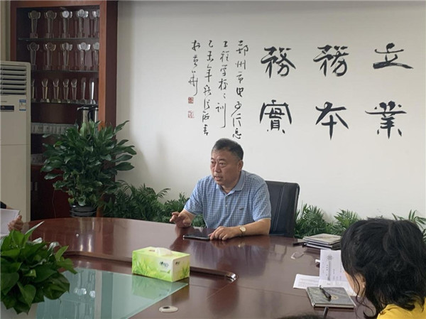 5.校党委书记、校长李京辉对班主任工作给与指导、提出希望.jpg